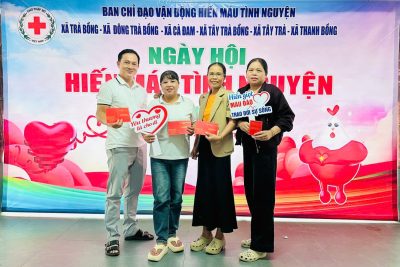 CB, GV và nhân viên Trường PTDTBT TH&THCS Trà Hiệp tham gia ngày Hội hiến máu tình nguyện