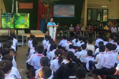 Học sinh tham gia buổi truyền thông về ATGT và các tệ nạn xã hội