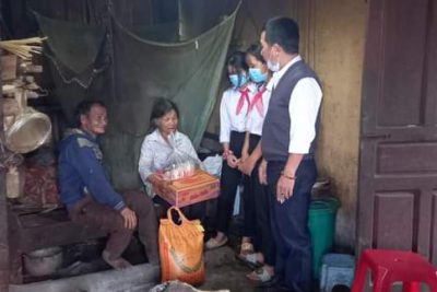 Thăm và tặng quà người có công nhân ngày 22/12